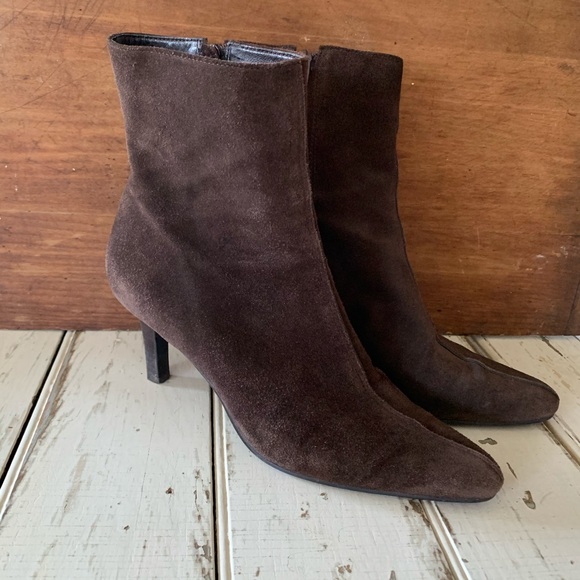 Ann Taylor LOFT Brown Suede Ankle Boot heels 7.5 - Picture 2 of 8